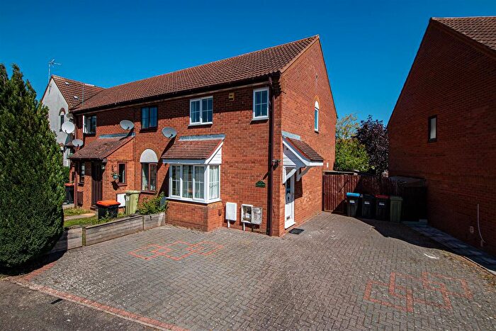 3 Bedroom Semi-Detached House To Rent In Chipping Vale, Emerson Valley, Milton Keynes, MK4