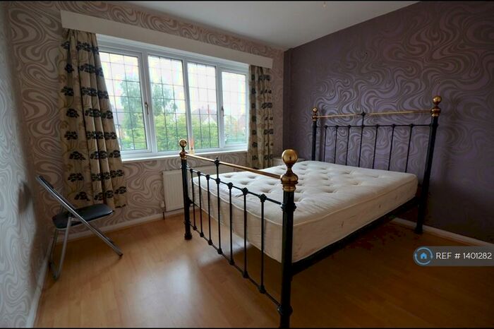 1 Bedroom Flat To Rent In Whitehouse Common Road, Sutton Coldfield, B75