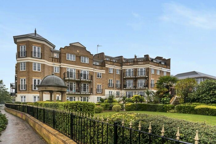 2 Bedroom Apartment To Rent In Regents Riverside, Brigham Road, Reading, RG1