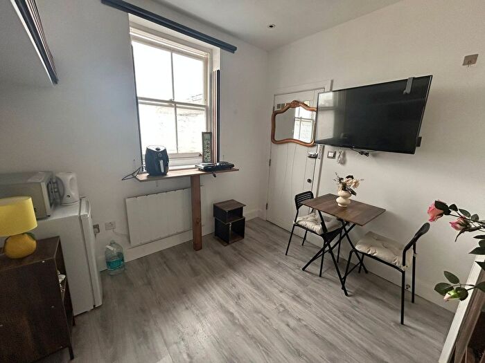 Studio To Rent In Harrow Road, Maida Vale, London, W9