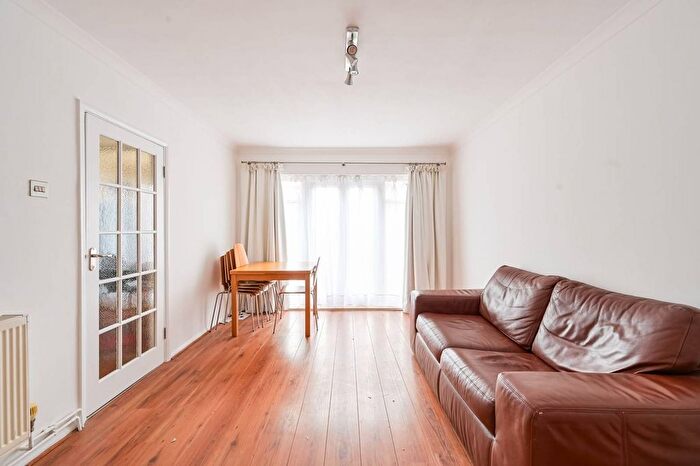2 Bedroom Flat To Rent In Walthamstow Village, Walthamstow Village, London, E17