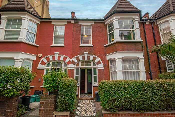 3 Bedroom Flat For Sale In Widdenham Road, London, N7
