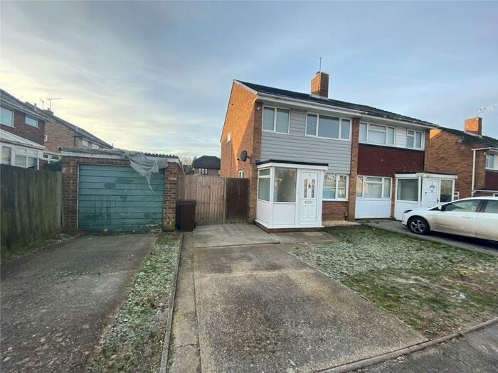 3 Bedroom Semi-Detached House To Rent In Rainham Close, Maidstone, Kent, ME15
