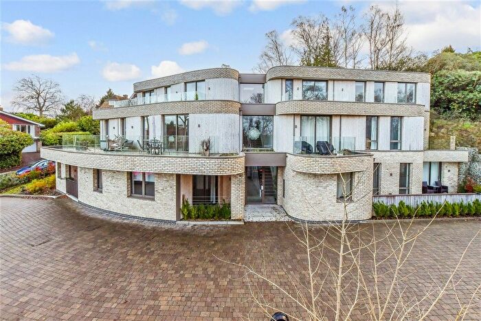 2 Bedroom Flat For Sale In Broadwater Down, Tunbridge Wells, Kent, TN2