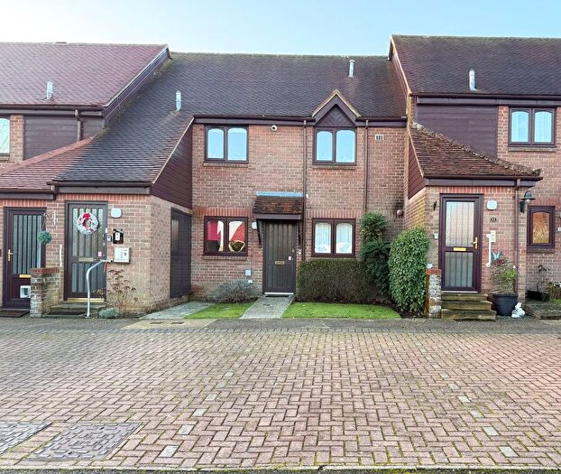 2 Bedroom Flat For Sale In Marshalls Court, Speen, Newbury, RG14