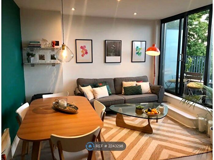 2 Bedroom Flat To Rent In Tyrells Court, London, SE15