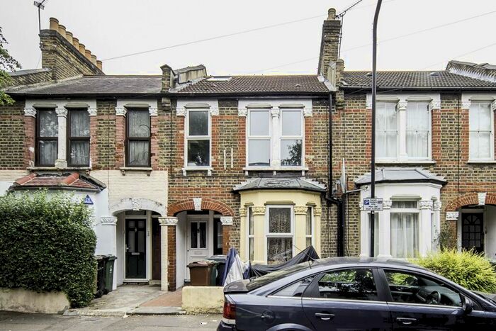 2 Bedroom Apartment To Rent In Callis Road, Walthamstow, E17