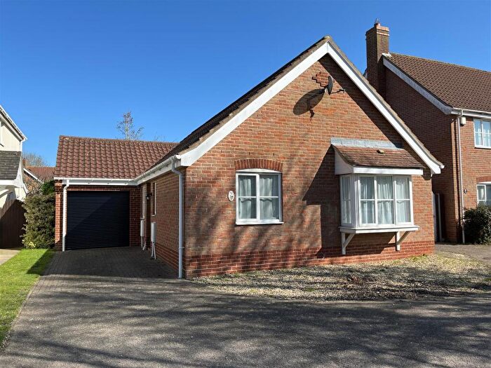 3 Bedroom Bungalow For Sale In Holly Blue Road, Wymondham, NR18