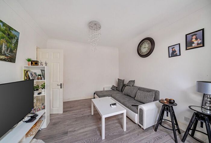 4 Bedroom Terraced House For Sale In St. Pauls Avenue, Harrow, HA3