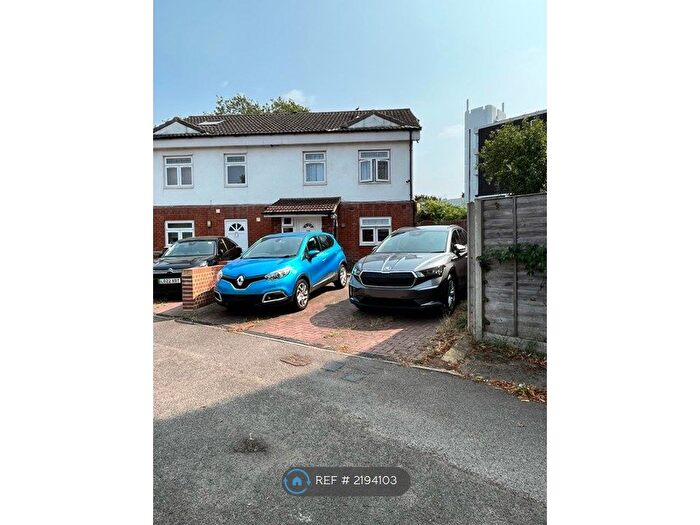 3 Bedroom Semi-Detached House To Rent In Waller Avenue, Luton, LU4