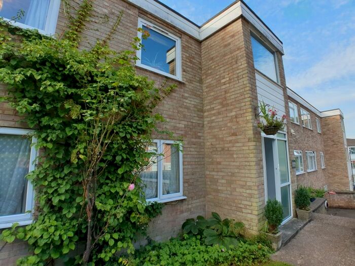 2 Bedroom Flat To Rent In Alpine Court, Kenilworth, CV8