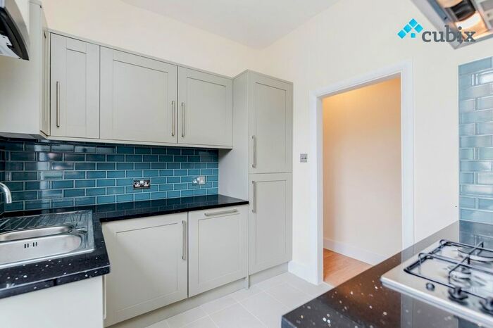 3 Bedroom Flat To Rent In Chatham Street, Elephant And Castle, SE17