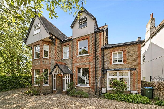 3 Bedroom Flat For Sale In Sheen Road, Richmond, TW10