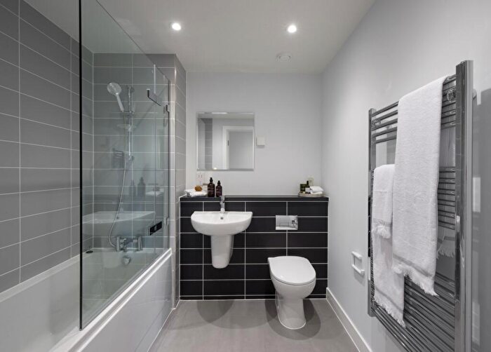 2 Bedroom Flat To Rent In The Courtyard Circus Street, BN2