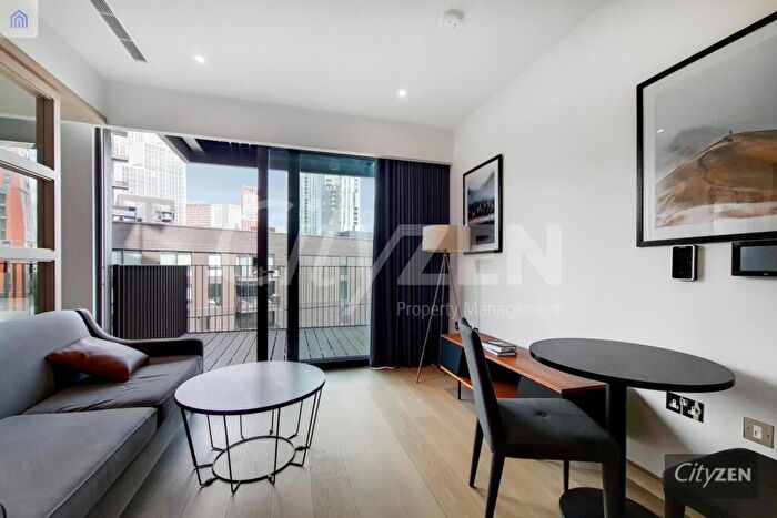 Flat To Rent In Legacy Building, Viaduct Gardens, London, SW11