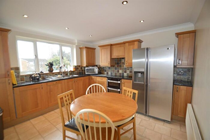 3 Bedroom Apartment For Sale In Great Cullings, Romford, RM7