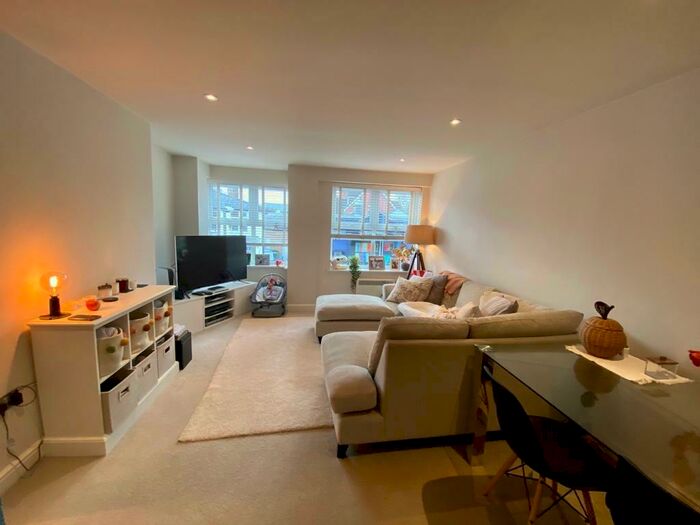 2 Bedroom Apartment To Rent In Queens Road, Weybridge, KT13