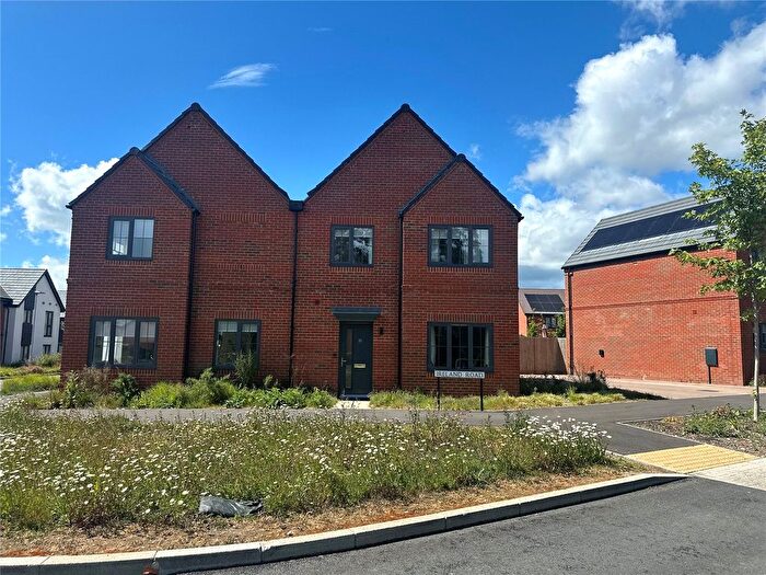 3 Bedroom Property To Rent In Hailwood Avenue, Crowthorne, Berkshire, RG45