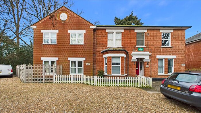 1 Bedroom Flat For Sale In Horsell, Surrey, GU21
