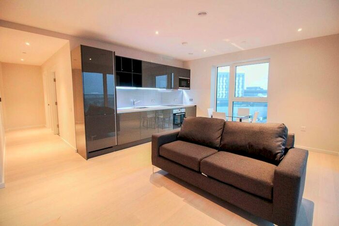 2 Bedroom Flat To Rent In Glasshouse Gardens, Stratford, London, E20