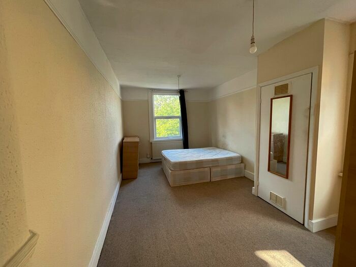 2 Bedroom Flat To Rent In Flat A - Allison Road, London, N8