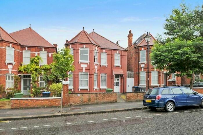 2 Bedroom Flat To Rent In Exeter Road, Mapesbury, NW2