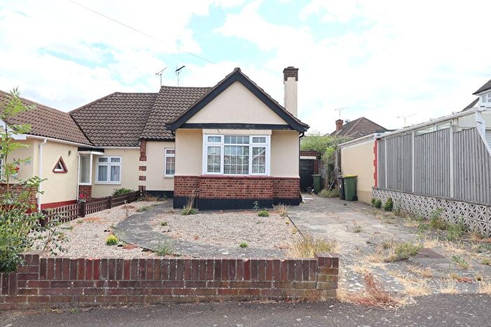 2 Bedroom Semi Detached Bungalow For Sale In Picton Gardens, Rayleigh, SS6
