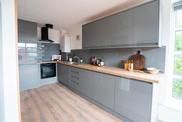 Apartment To Rent In Apt, Cambridge House #, M15