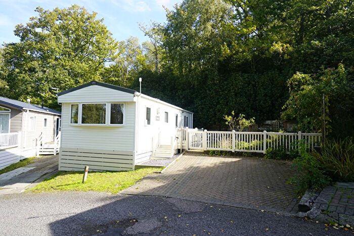 2 Bedroom Mobile/park Home For Sale In Ivyhouse Lane, Hastings, TN35