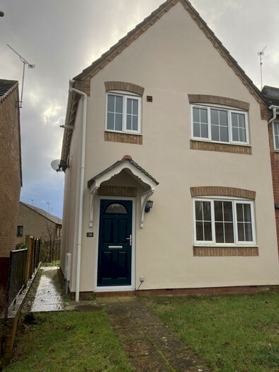 3 Bedroom Semi-Detached House To Rent In Shelley Close, Yeovil, BA21