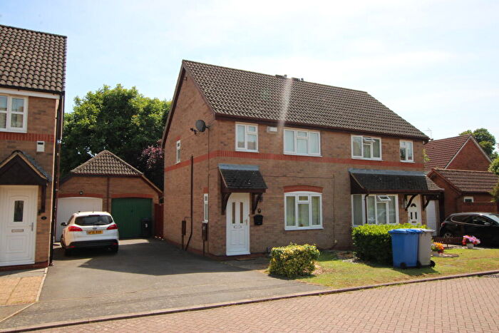 Semi-Detached House To Rent In Copse Close, Burton Latimer, North Northamptonshire, NN15