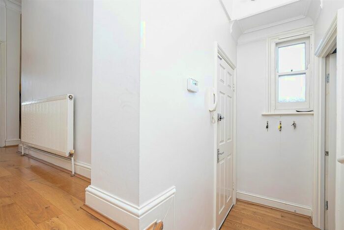 2 Bedroom Flat For Sale In Endlebury Road, London, E4