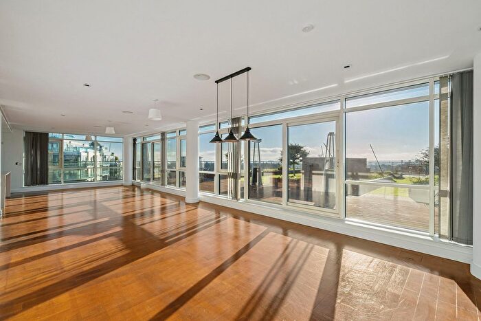 3 Bedroom Flat For Sale In The Penthouse, Belgravia House, Dickens Yard, W5