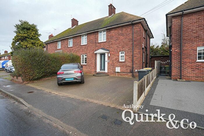3 Bedroom Semi Detached House To Rent In The Drive, Rochford, SS4
