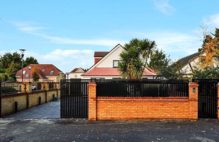 4 Bedroom Detached House To Rent In Feltham Hill Road, Ashford, Surrey, TW15