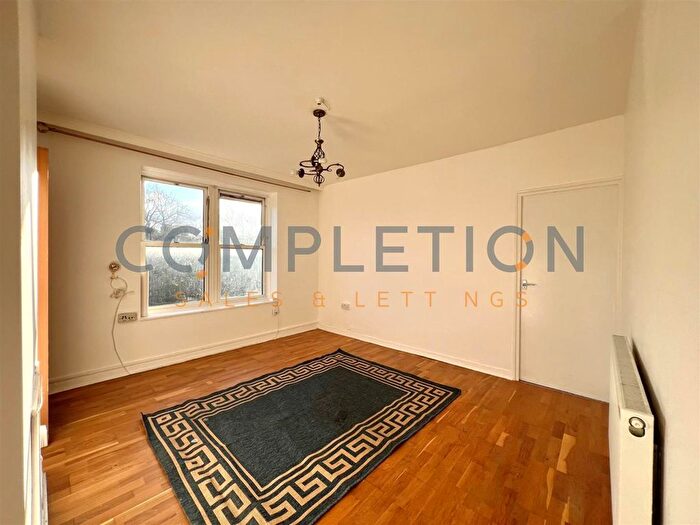 2 Bedroom Flat To Rent In Amhurst Road, London, E8