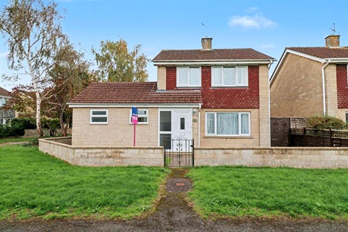 3 Bedroom Detached House For Sale In Summerdown Walk, Trowbridge, BA14