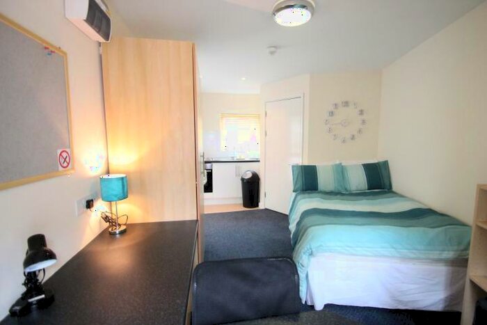 Studio To Rent In St. Lawrence Road, Plymouth, Devon, PL4