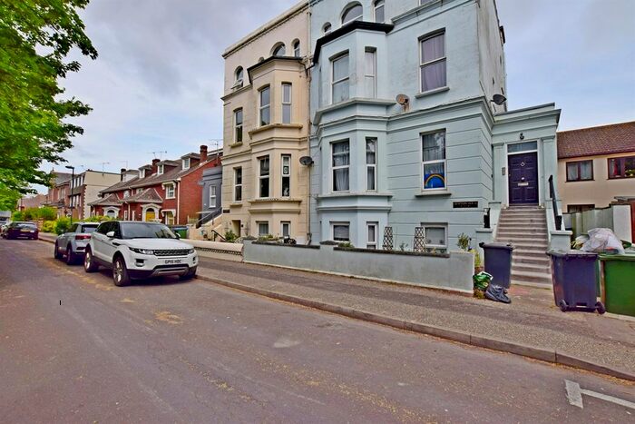 2 Bedroom Flat To Rent In Norfolk Square, Bognor Regis, PO21