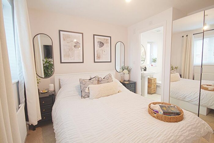 4 Bedroom Detached House For Sale In Restharrow Road, Broughton, HP22