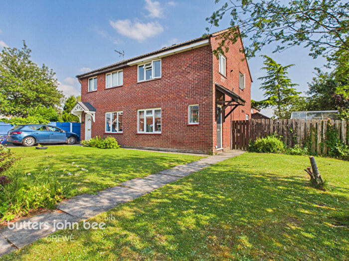 3 Bedroom Semi Detached House For Sale In Wareham Drive, Crewe, CW1
