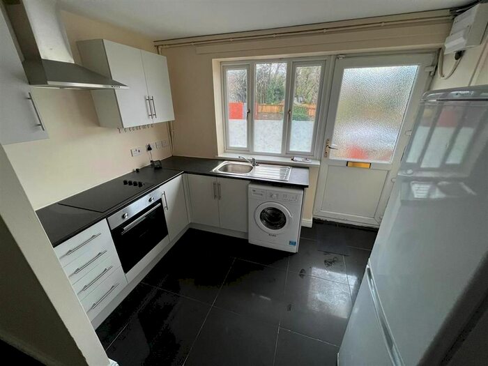 1 Bedroom Flat To Rent In Clarendon Road, Penylan, Cardiff CF23