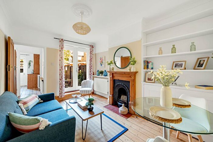 2 Bedroom Flat For Sale In Derwentwater Road, Acton, W3