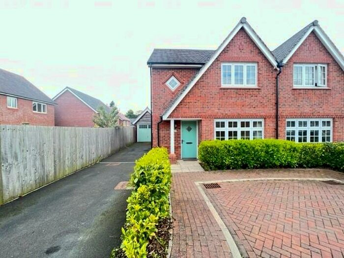 3 Bedroom Semi-Detached House To Rent In Pimlotts Grove, Hartford, CW8
