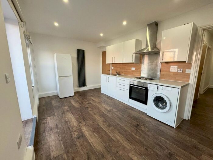 1 Bedroom Flat To Rent In - High Street, Walthamstow, E17