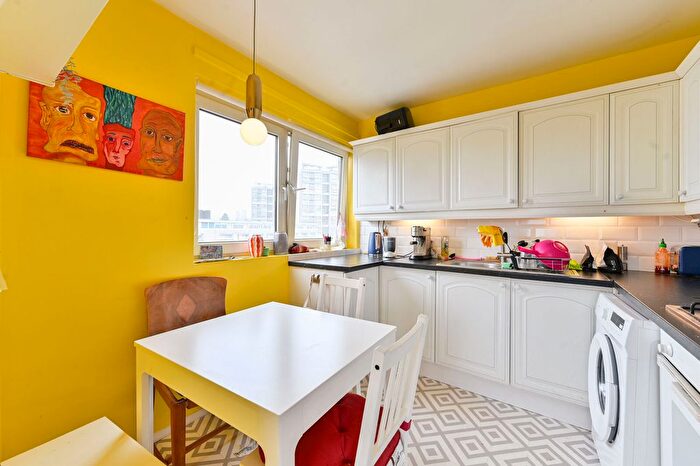 1 Bedroom Flat For Sale In Napier House, Kennington, London, SE17