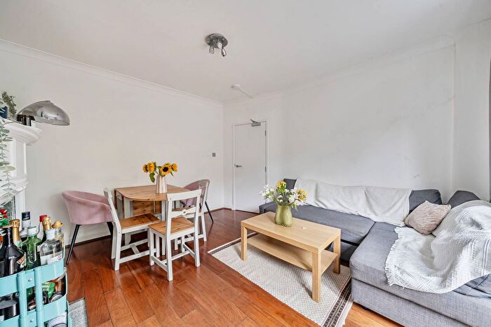 3 Bedroom End Terrace House For Sale In Parkthorne Road, Balham, London, SW12