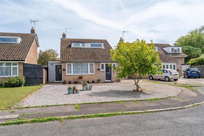 3 Bedroom Detached House For Sale In The Glade, Pagham, Bognor Regis, PO21