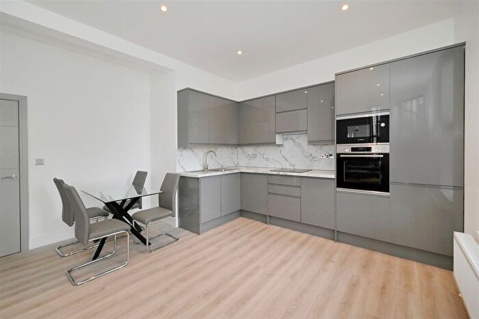 4 Bedroom Property To Rent In Jubilee Street, London, E1