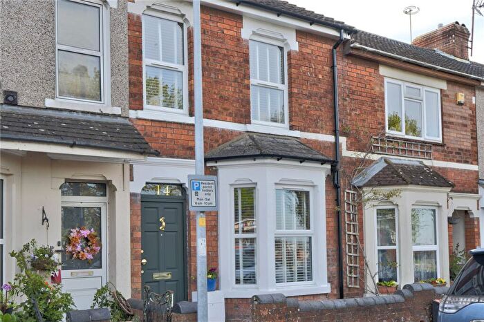 3 Bedroom Terraced House For Sale In Savernake Street, Old Town, Swindon, SN1